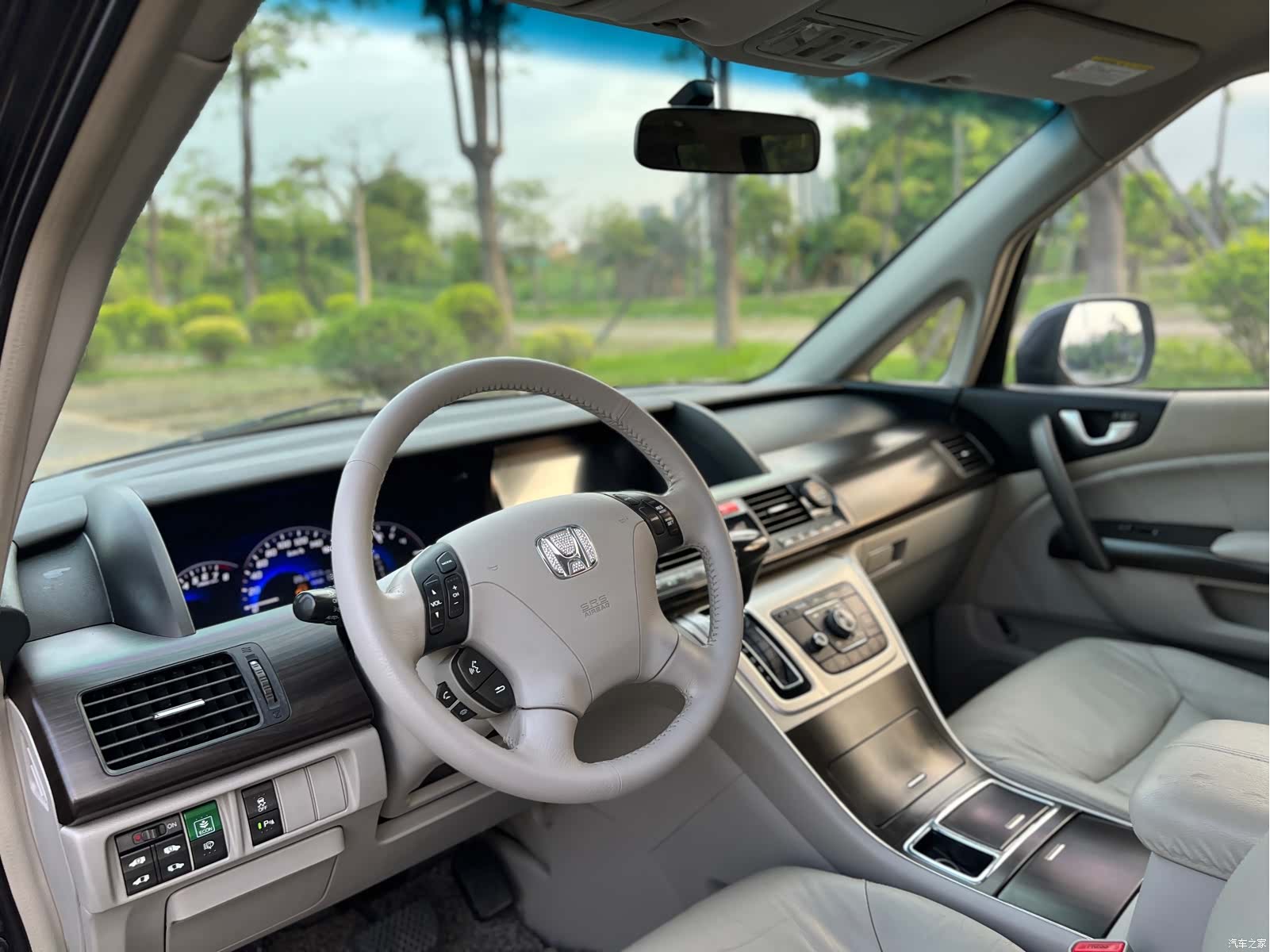 Honda Elysion, 2015 8