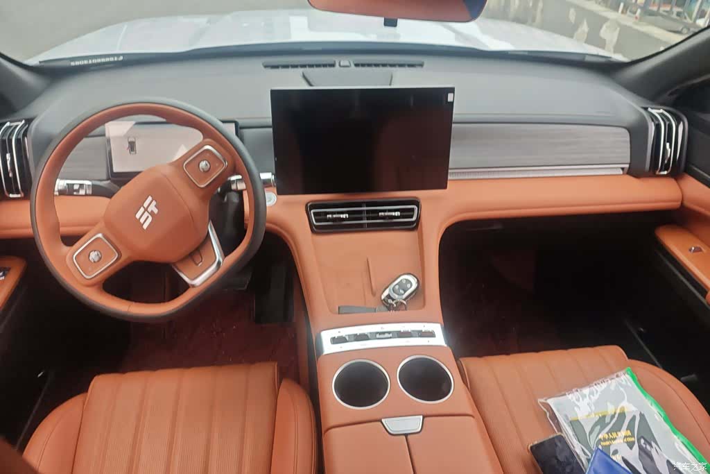 Jetour L7, 2025 12