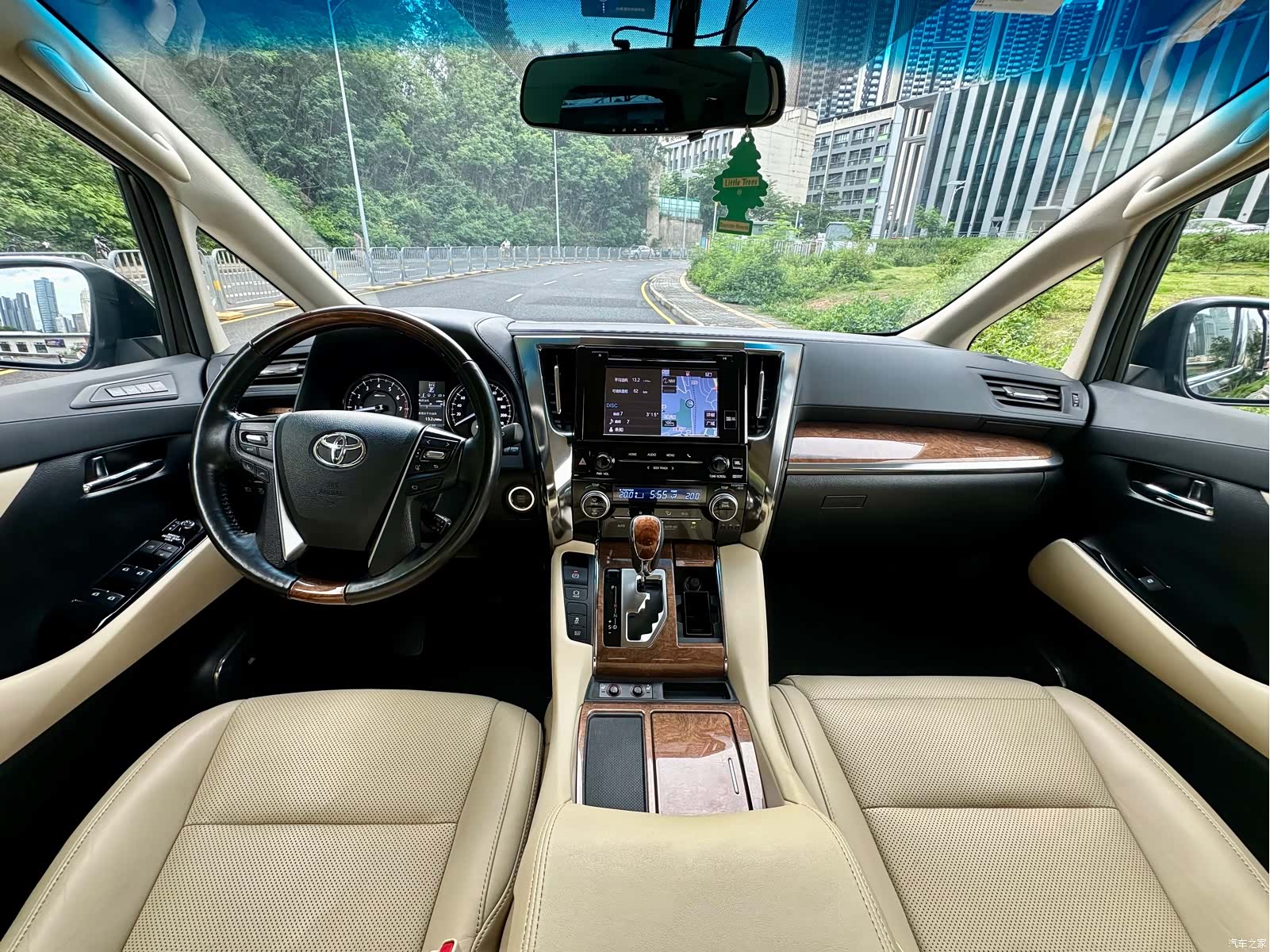 Toyota Alphard, 2018 8