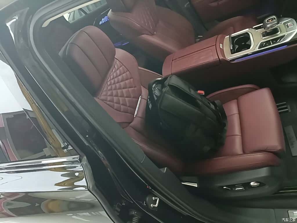 Hongqi E-HS9, 2023 25