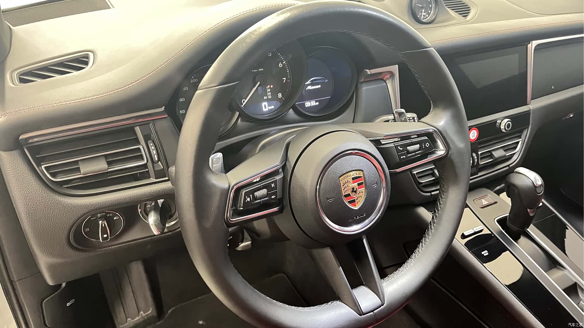 Porsche Macan, 2024 10