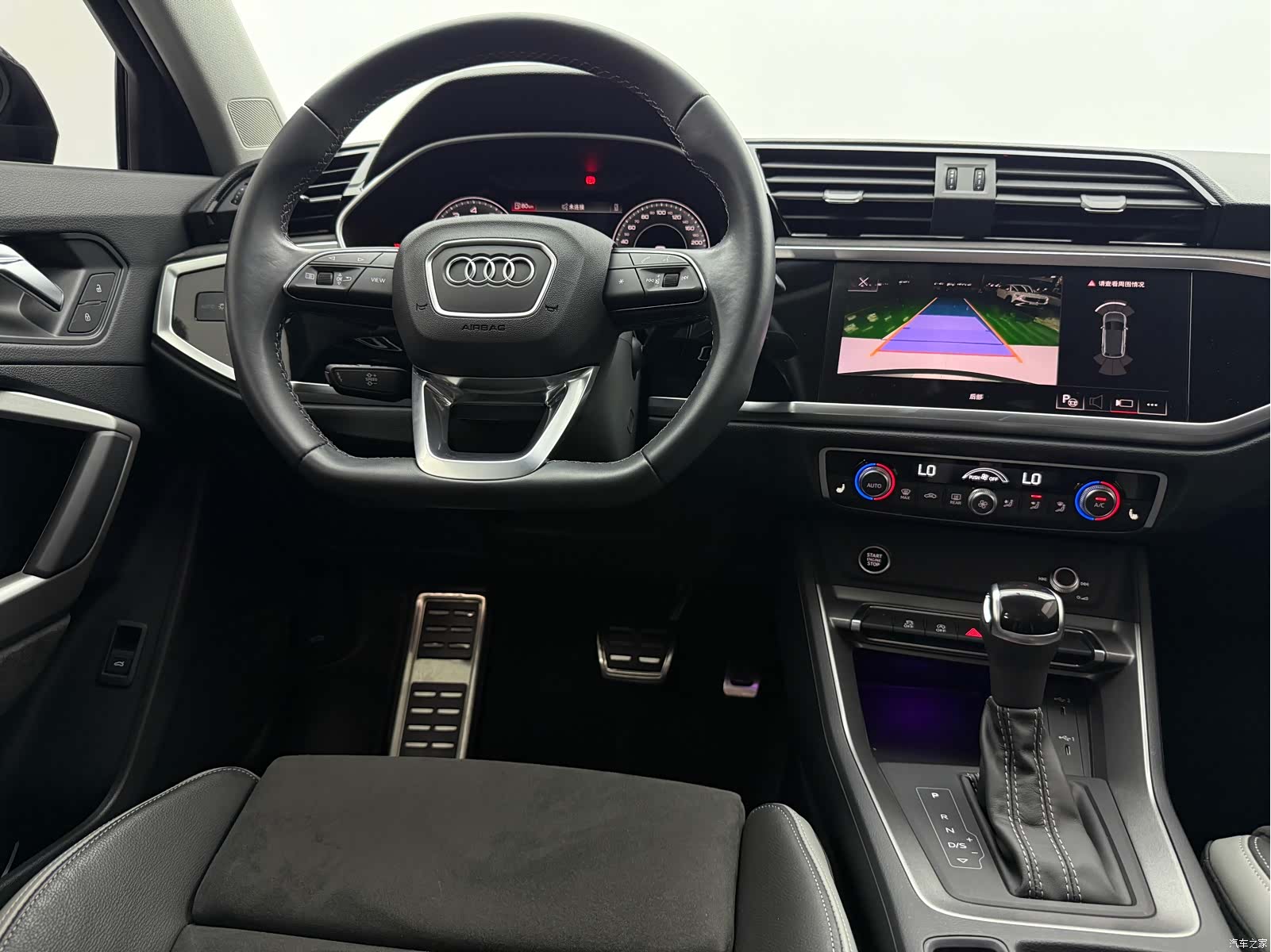 Audi Q3, 2022 10