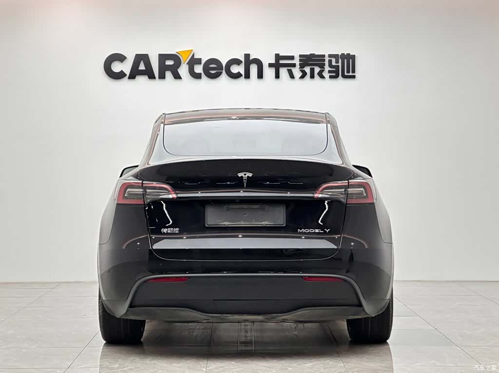 Tesla Model Y, 2023 4