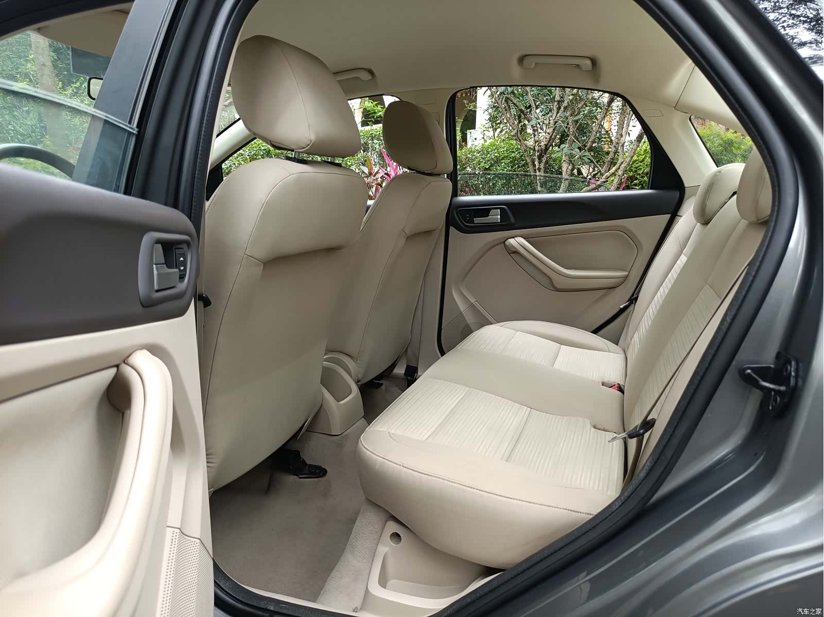 Ford Focus, 2013 9