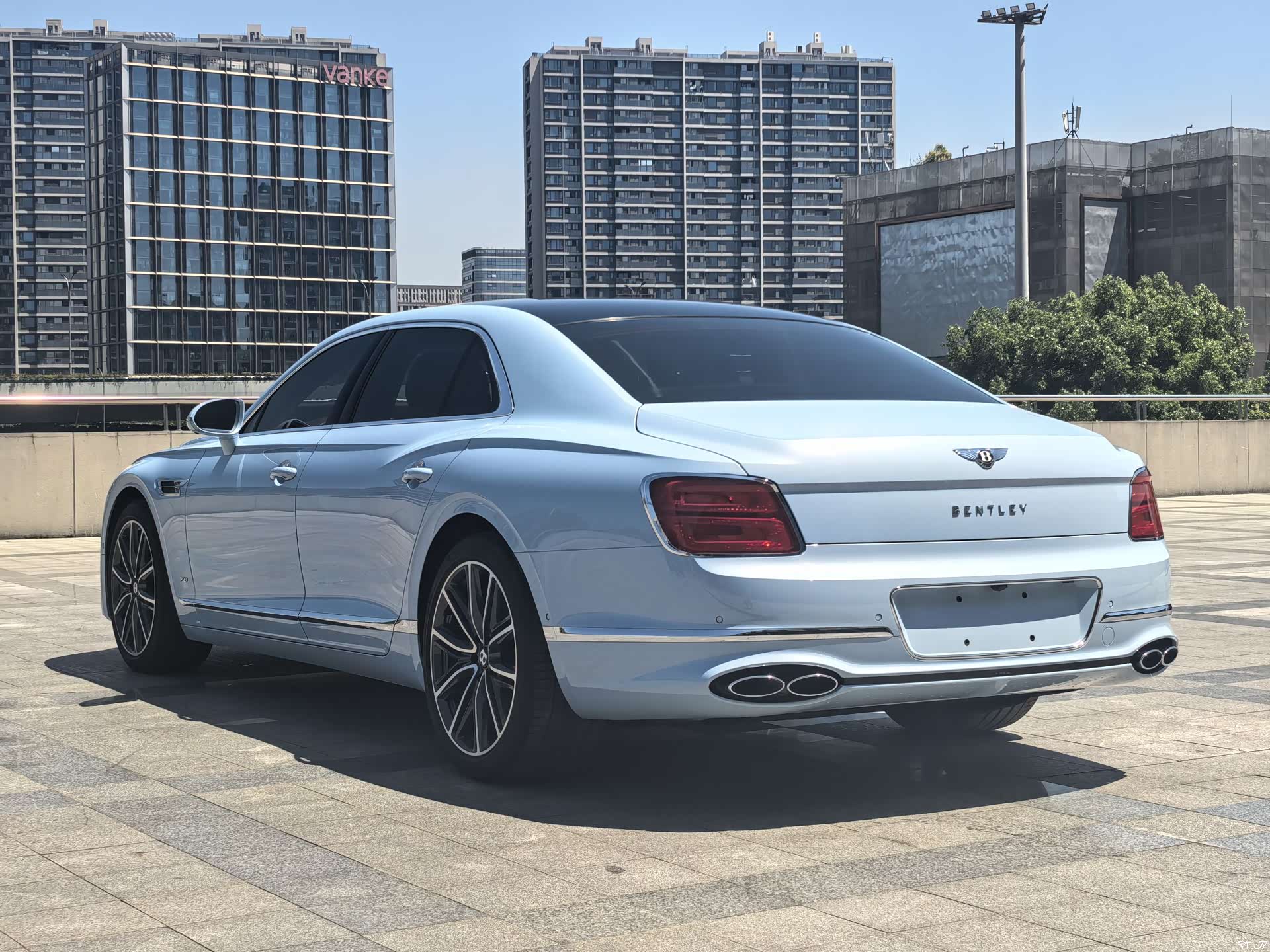 Bentley Flying Spur, 2023 4