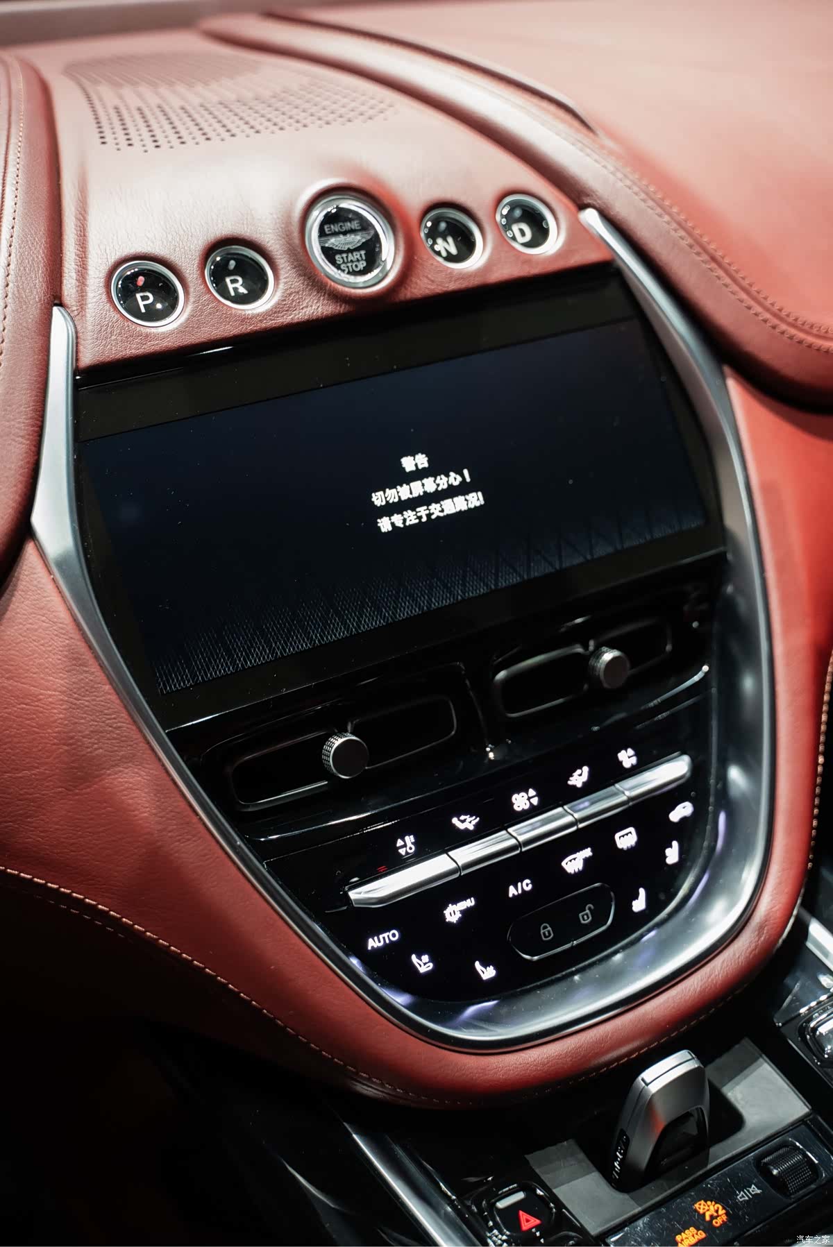 Aston Martin DBX, 2021 27