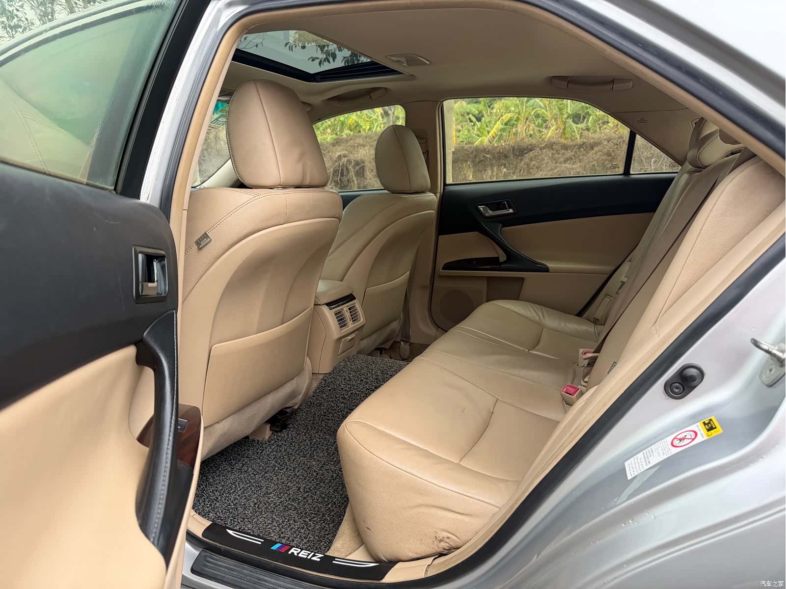 Toyota 2.5V, 2012 8