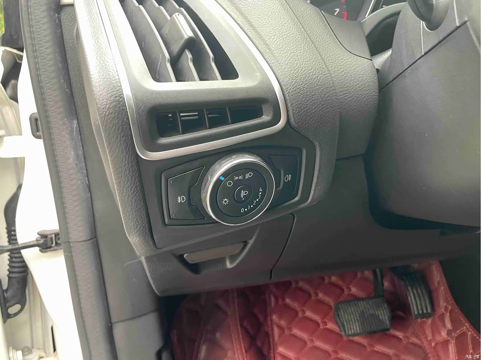 Ford Focus, 2014 8