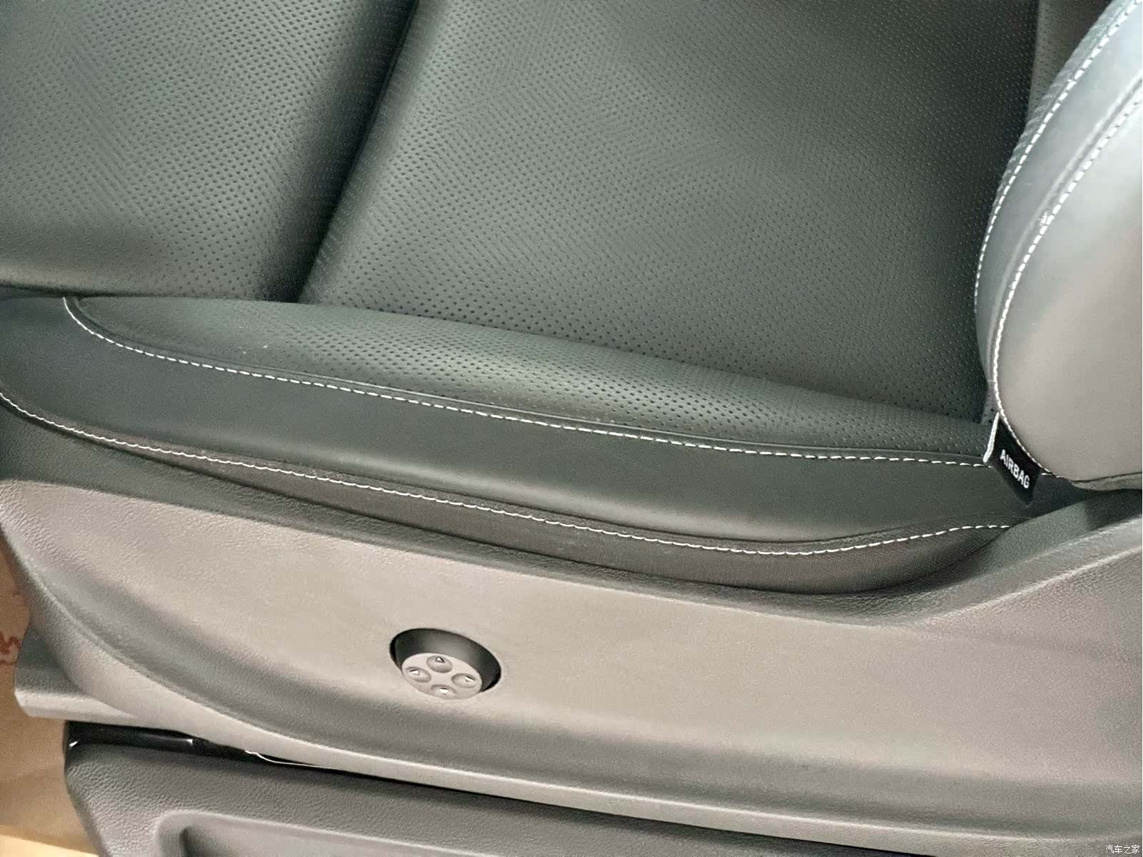 Mercedes-Benz V-Class, 2024 15