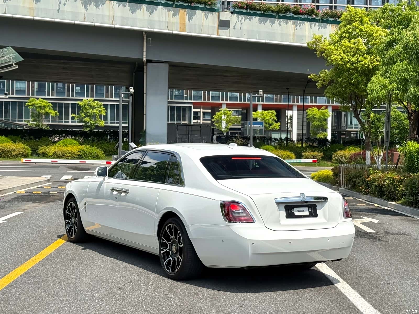 Rolls-Royce Ghost, 2022 9