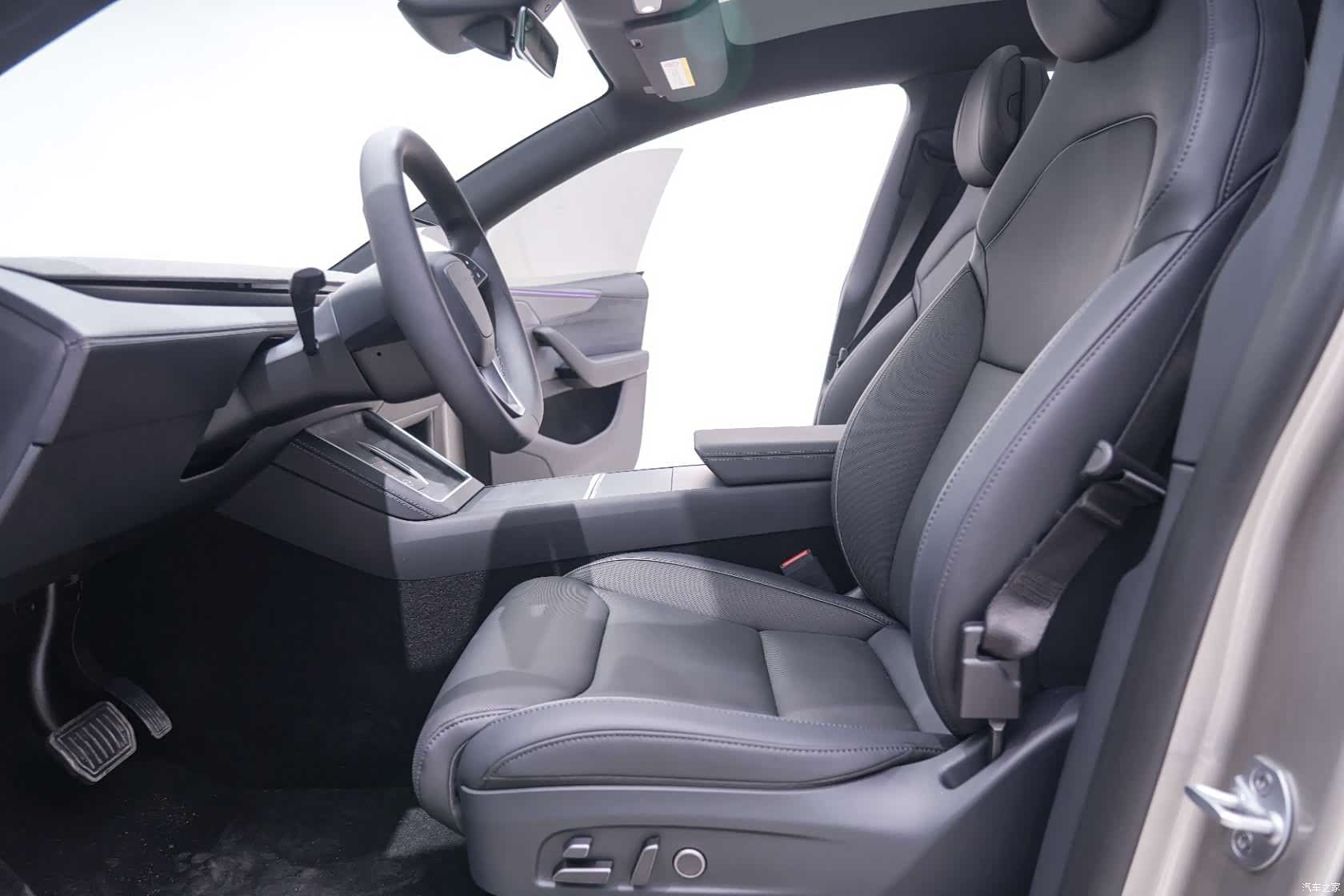 Tesla Model Y, 2026 24
