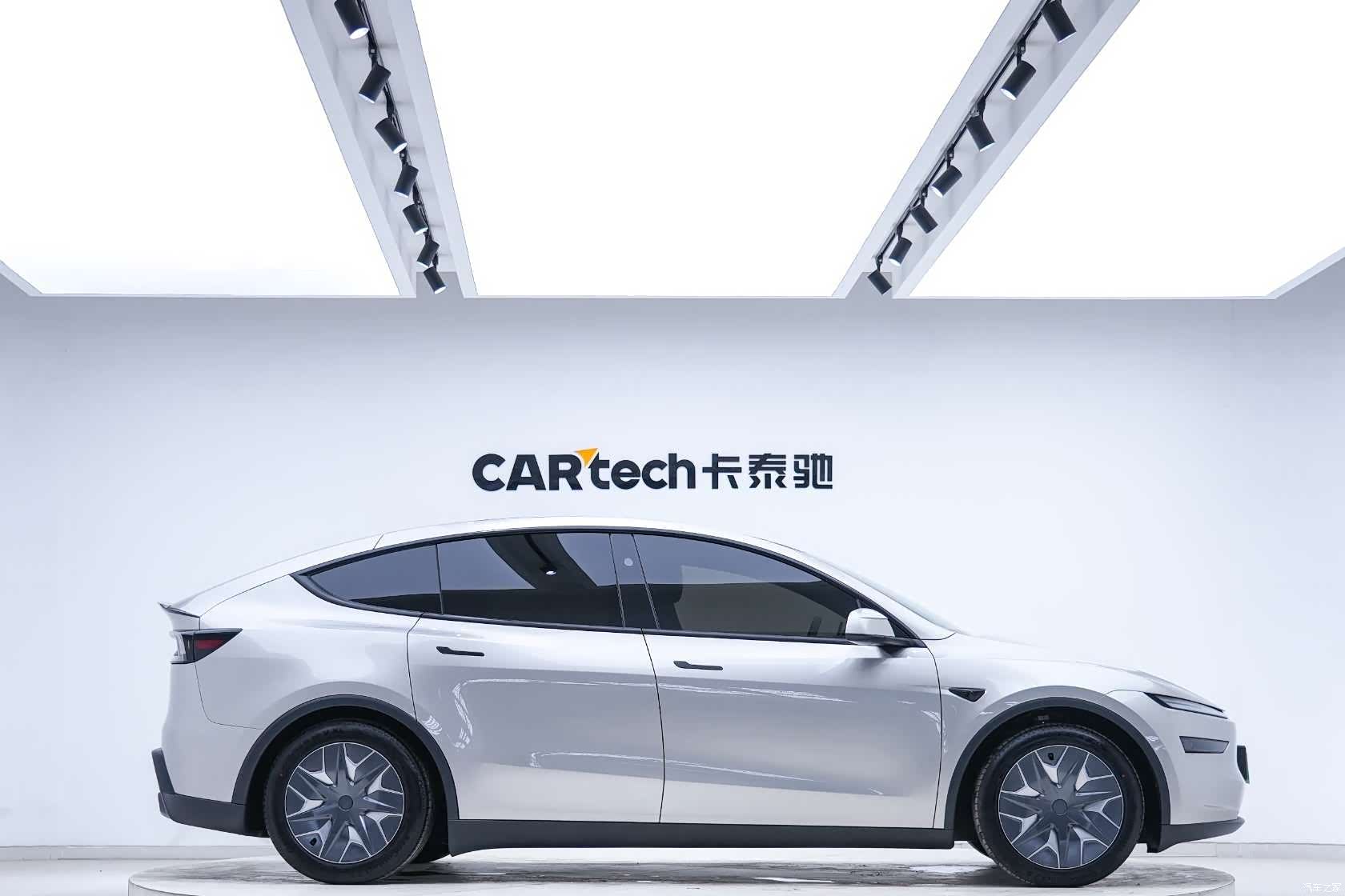 Tesla Model Y, 2026 4