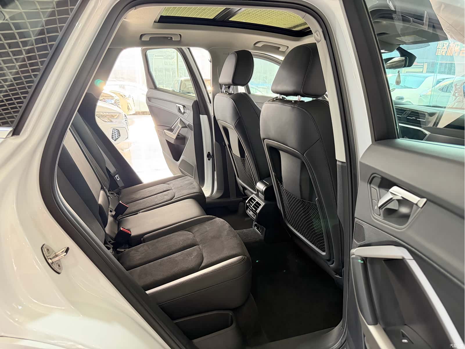 Audi Q3, 2022 10