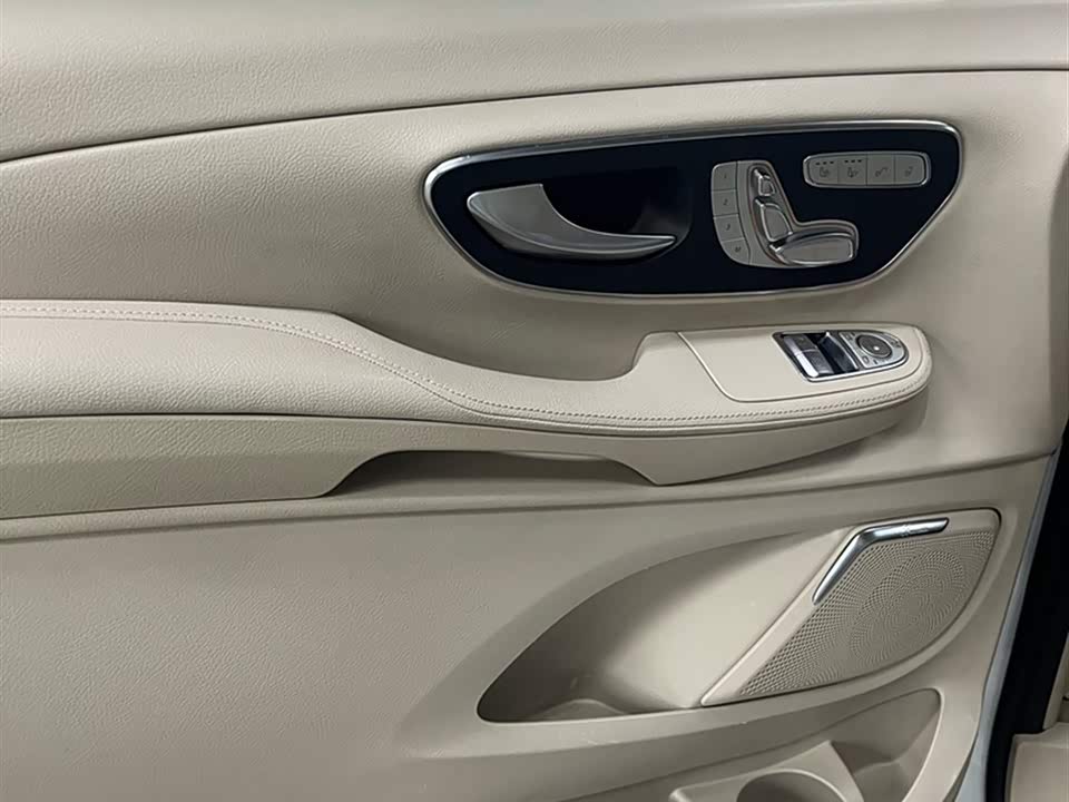 Mercedes-Benz V-class