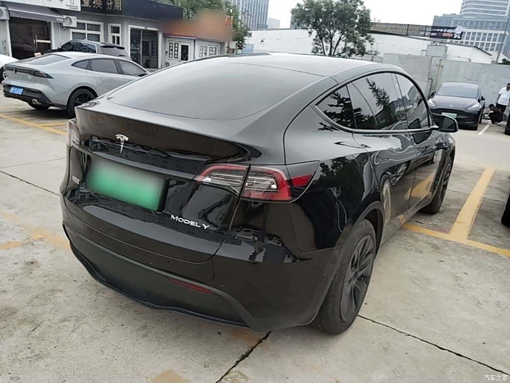 Tesla Model Y, 2024 7