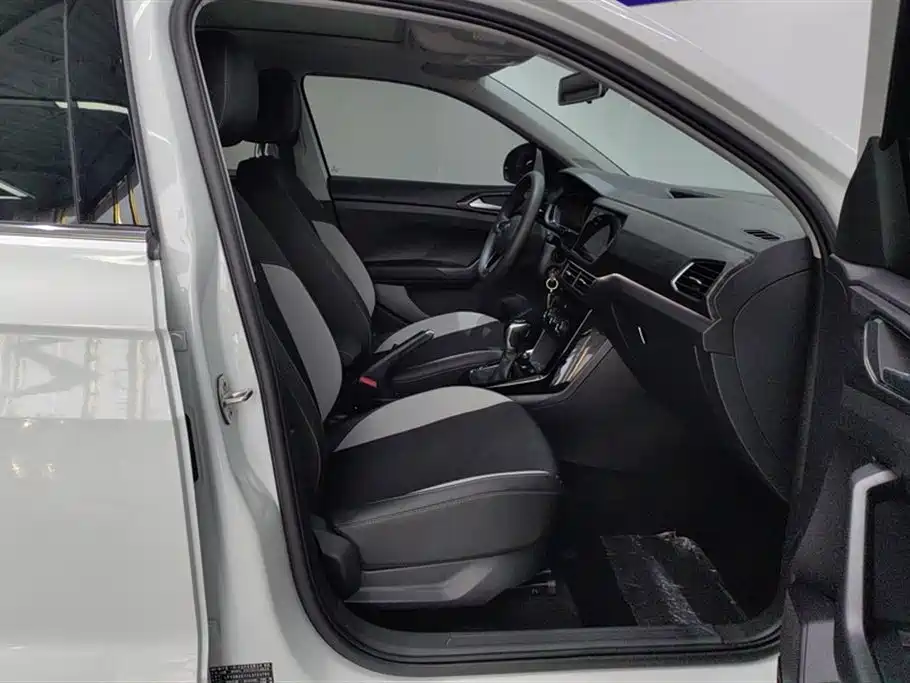 Volkswagen Exploring the shadow