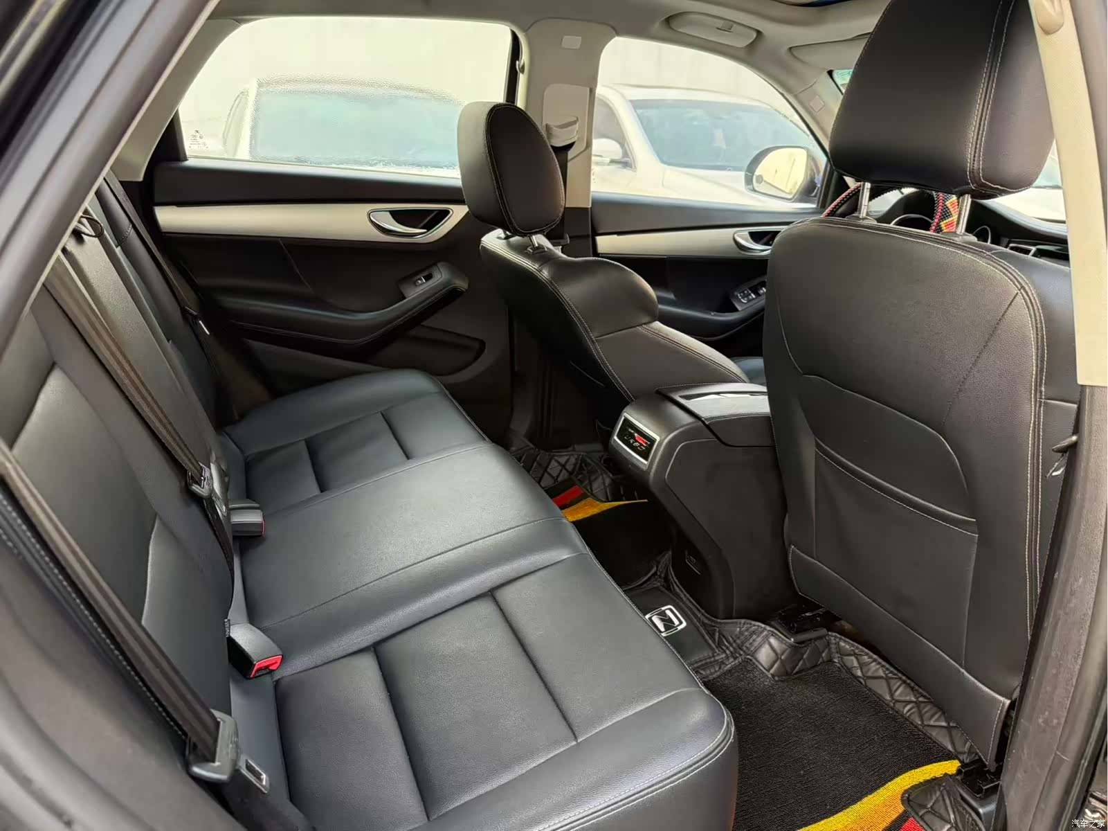 Zotye SR7, 2016 6