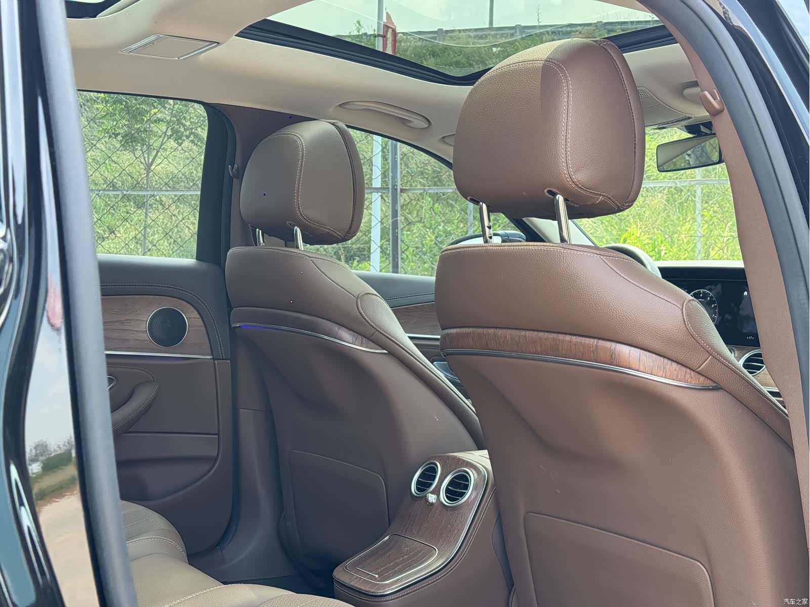 Mercedes-Benz E-Class, 2023 13