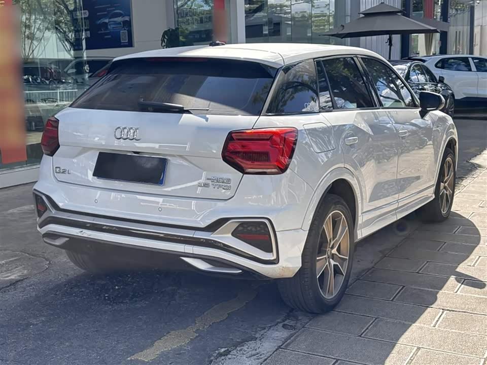 Audi Q2L