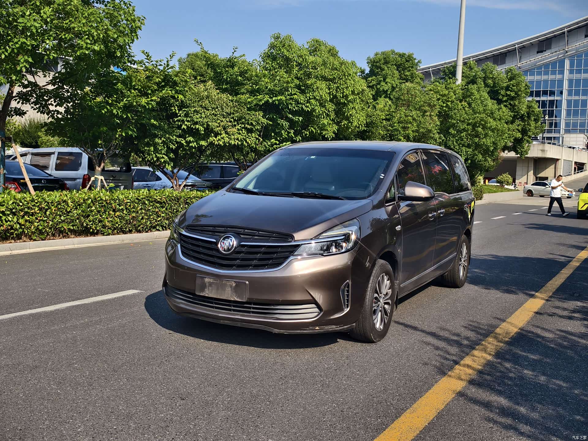 Buick GL8, 2021 1