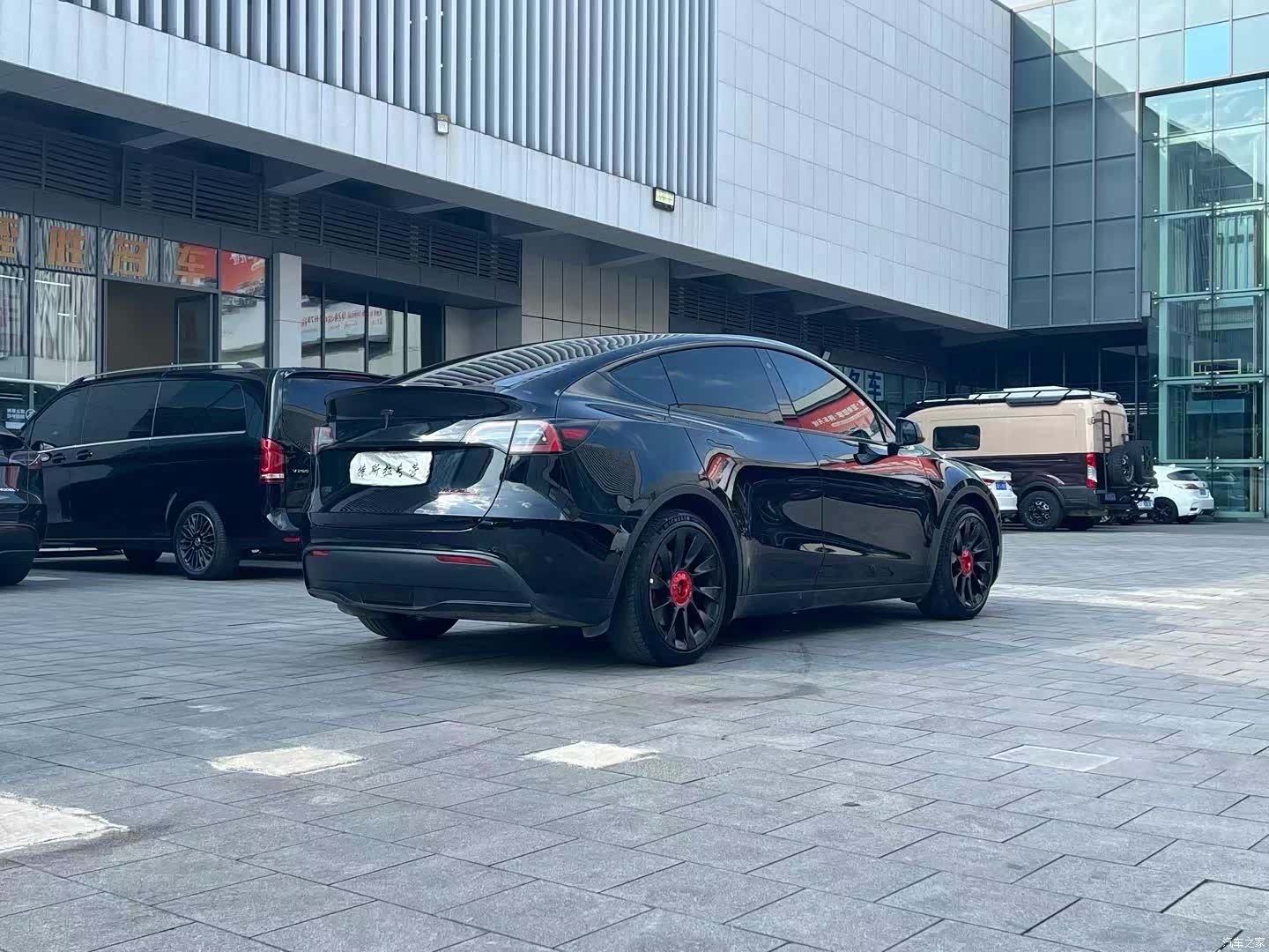 Tesla Model Y, 2023 18