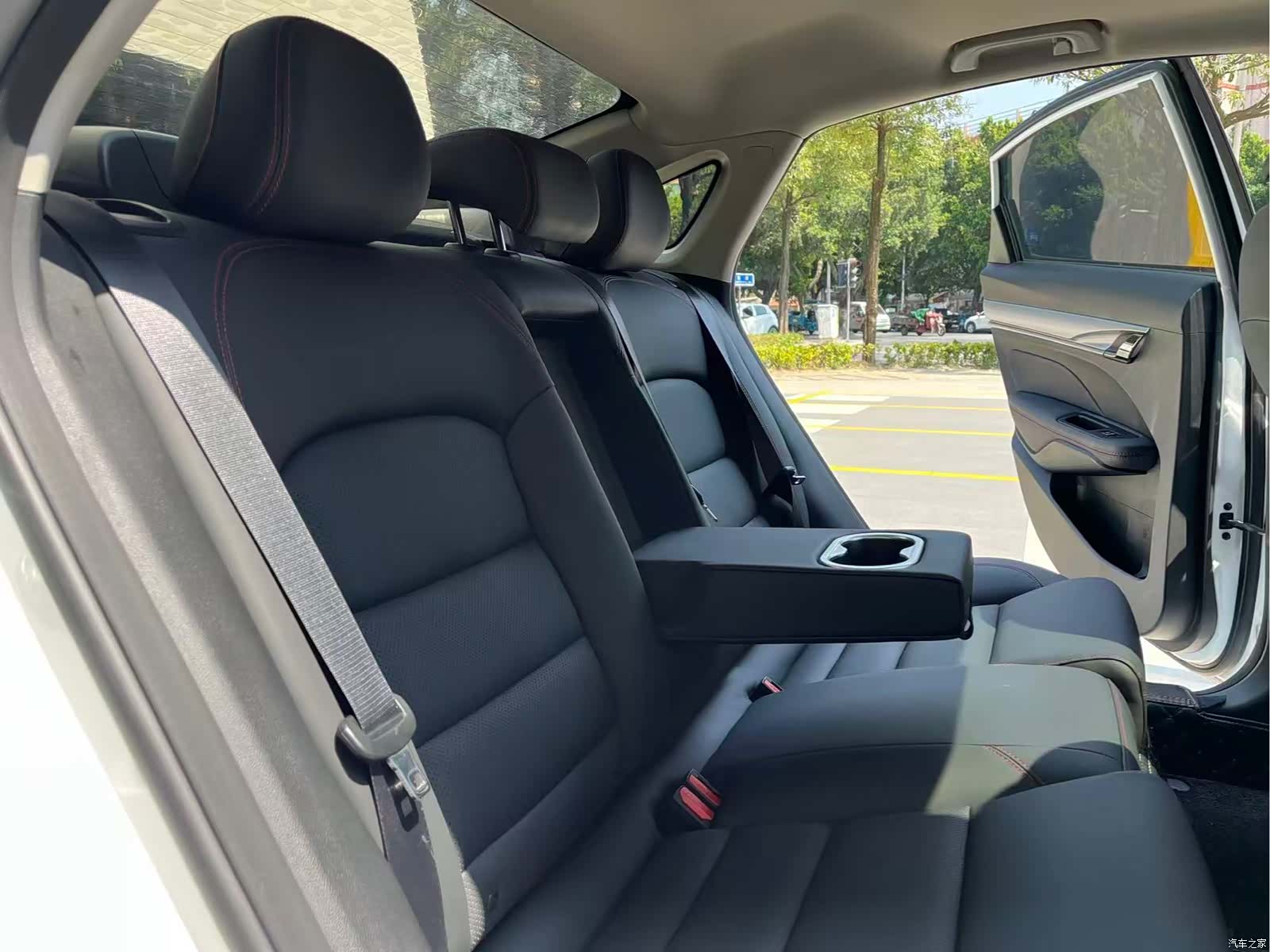 Geely Binray, 2020 22