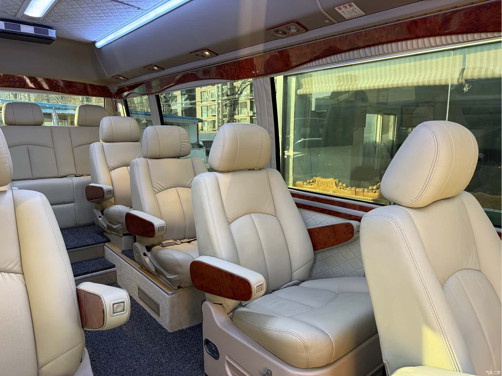 Toyota Coaster, 2012 14