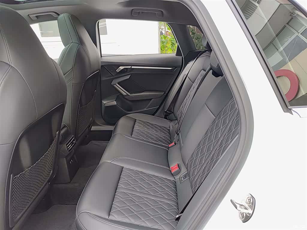 Audi Flying Spur, 2025 8