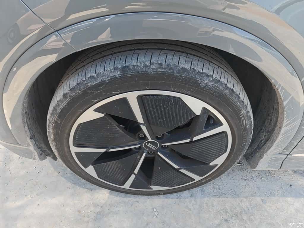 Audi Q4 e-tron, 2023 23
