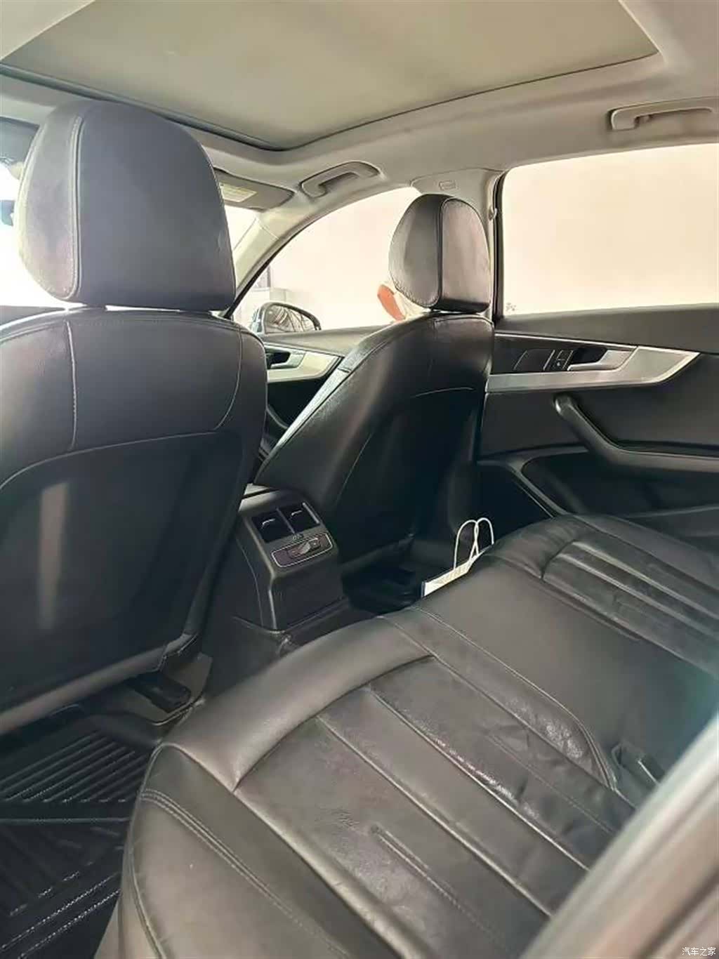 Audi A4L, 2018 все фото
