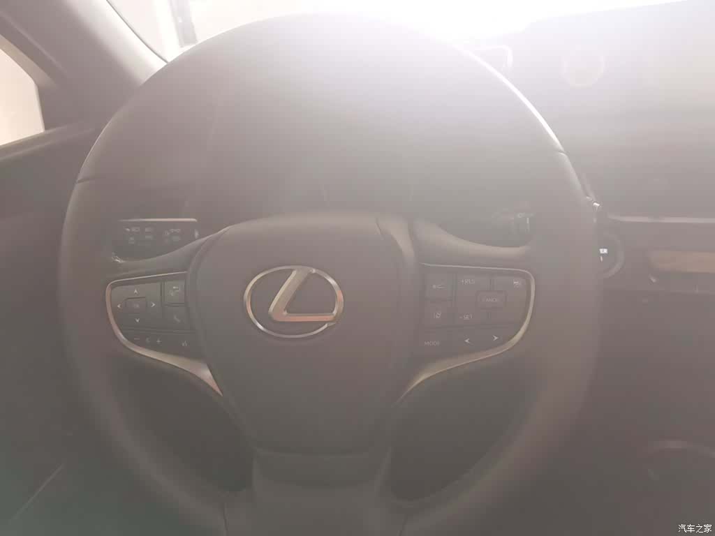 Lexus UX, 2020 11