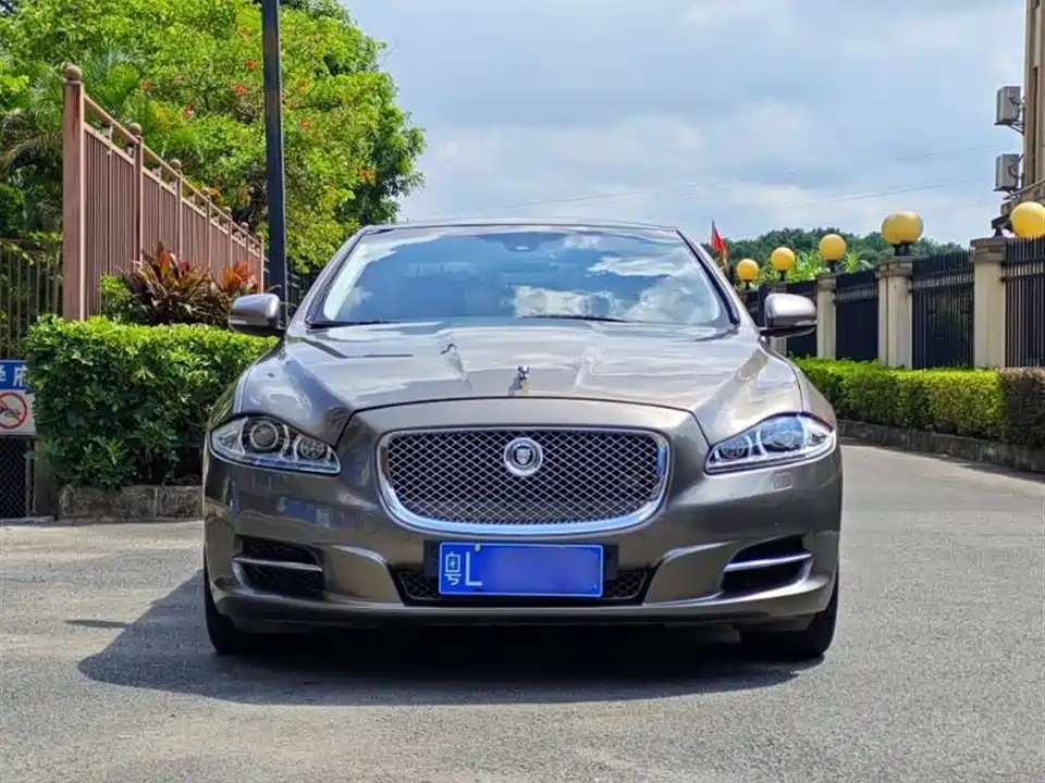 Jaguar XJ