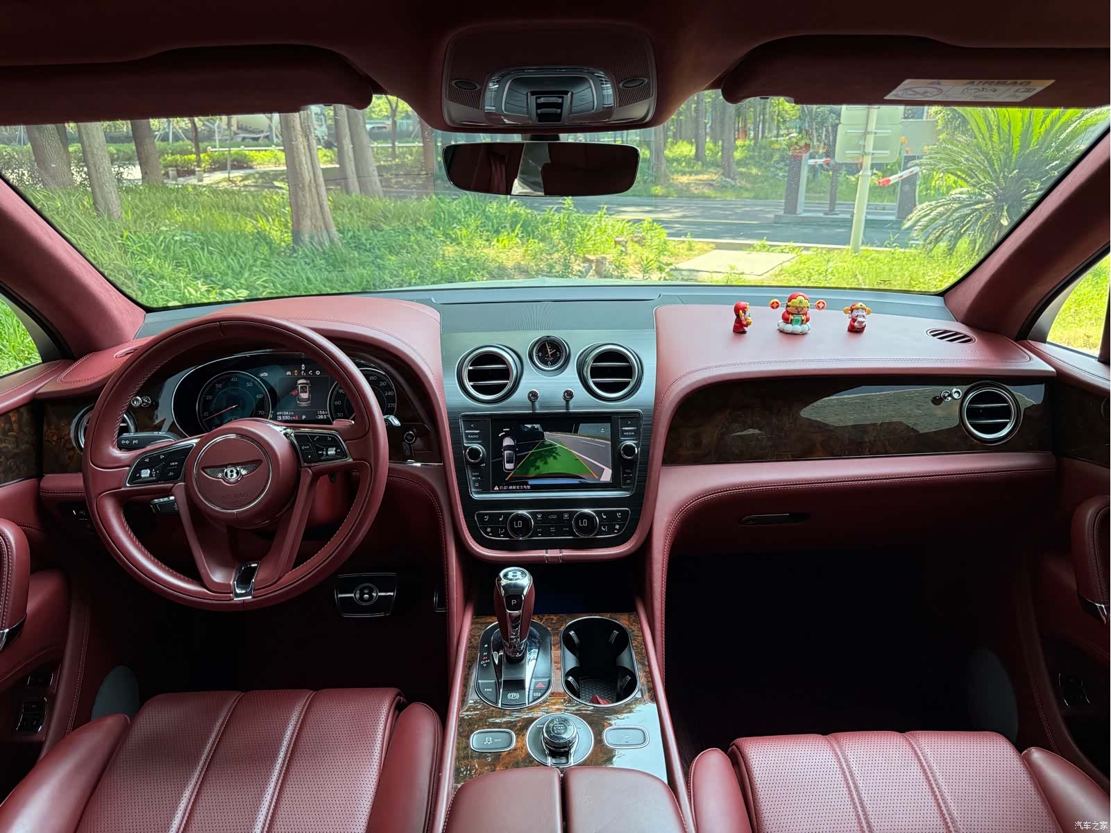 Bentley Bentayga, 2020 9
