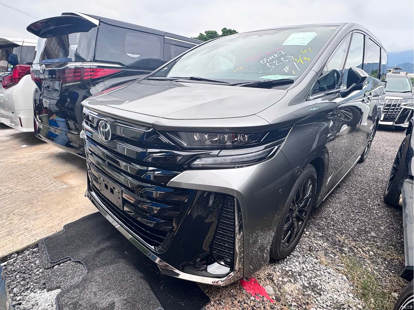 Toyota Vellfire, 2026 1