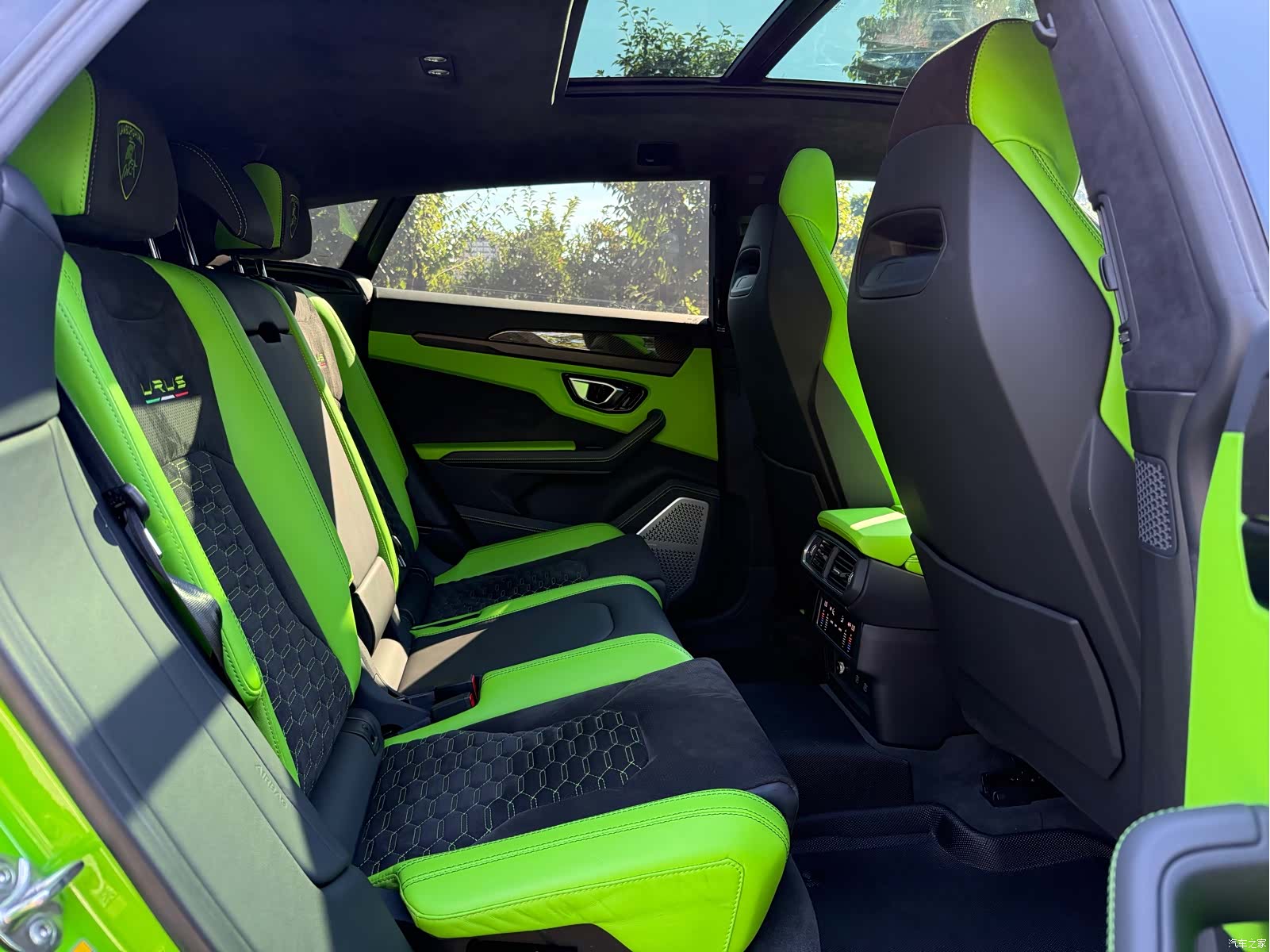 Lamborghini Urus, 2023 21