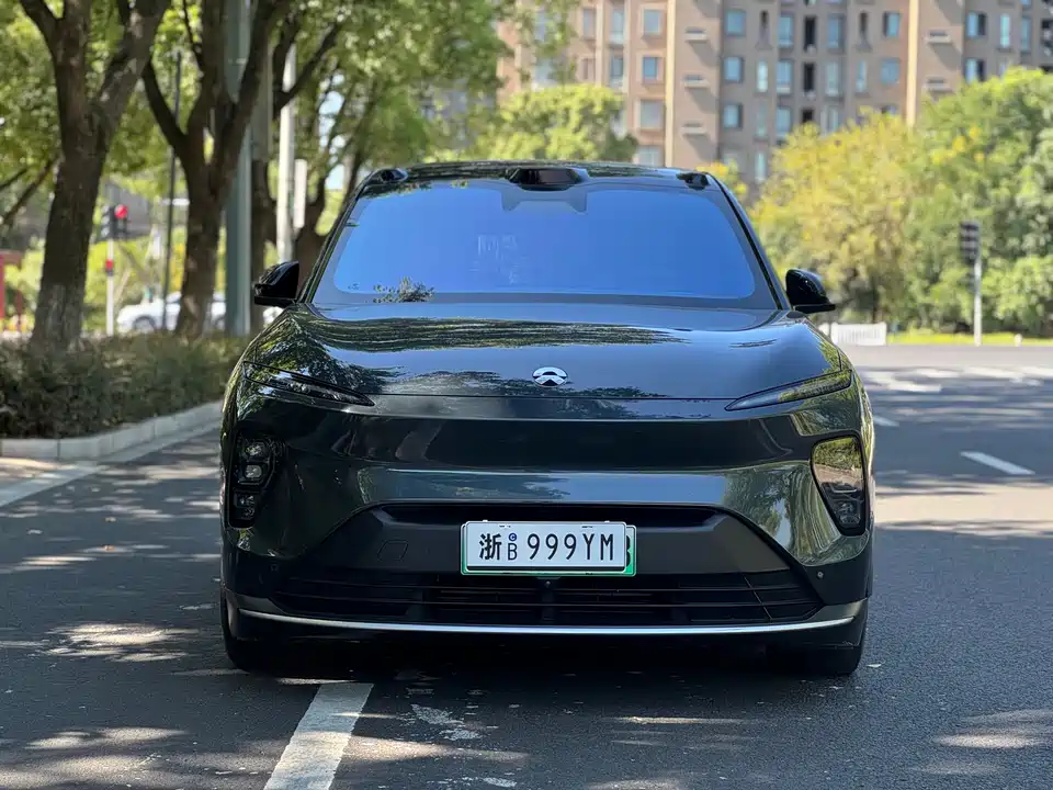 NIO ES8