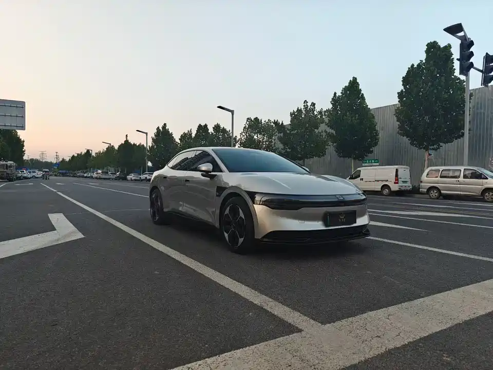Zeekr 007