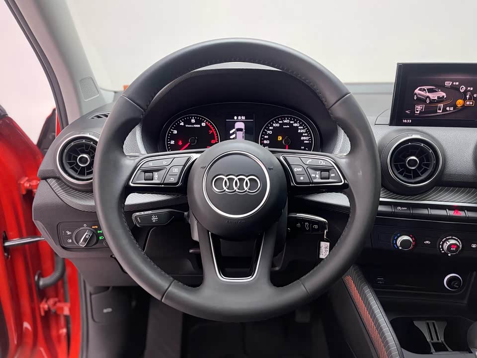 Audi Q2L