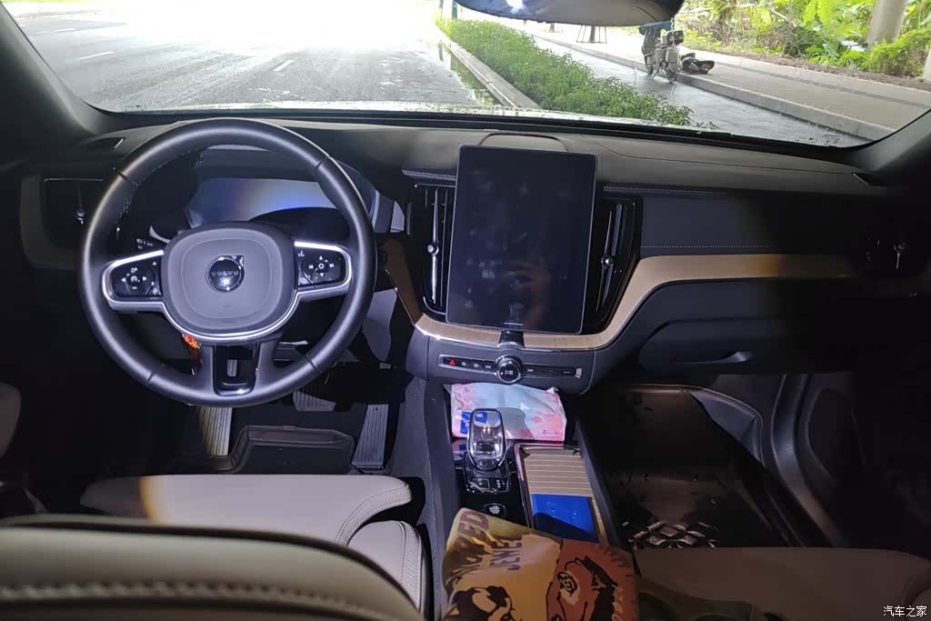 Volvo XC60, 2025 12
