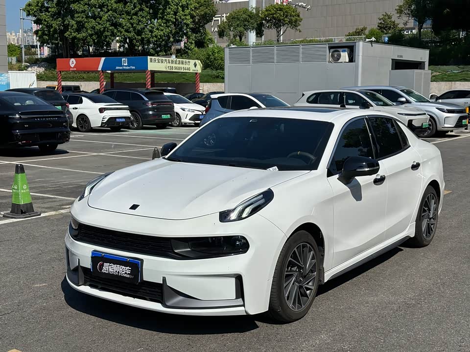 Lynk & Co 03 Lynk & Co 03