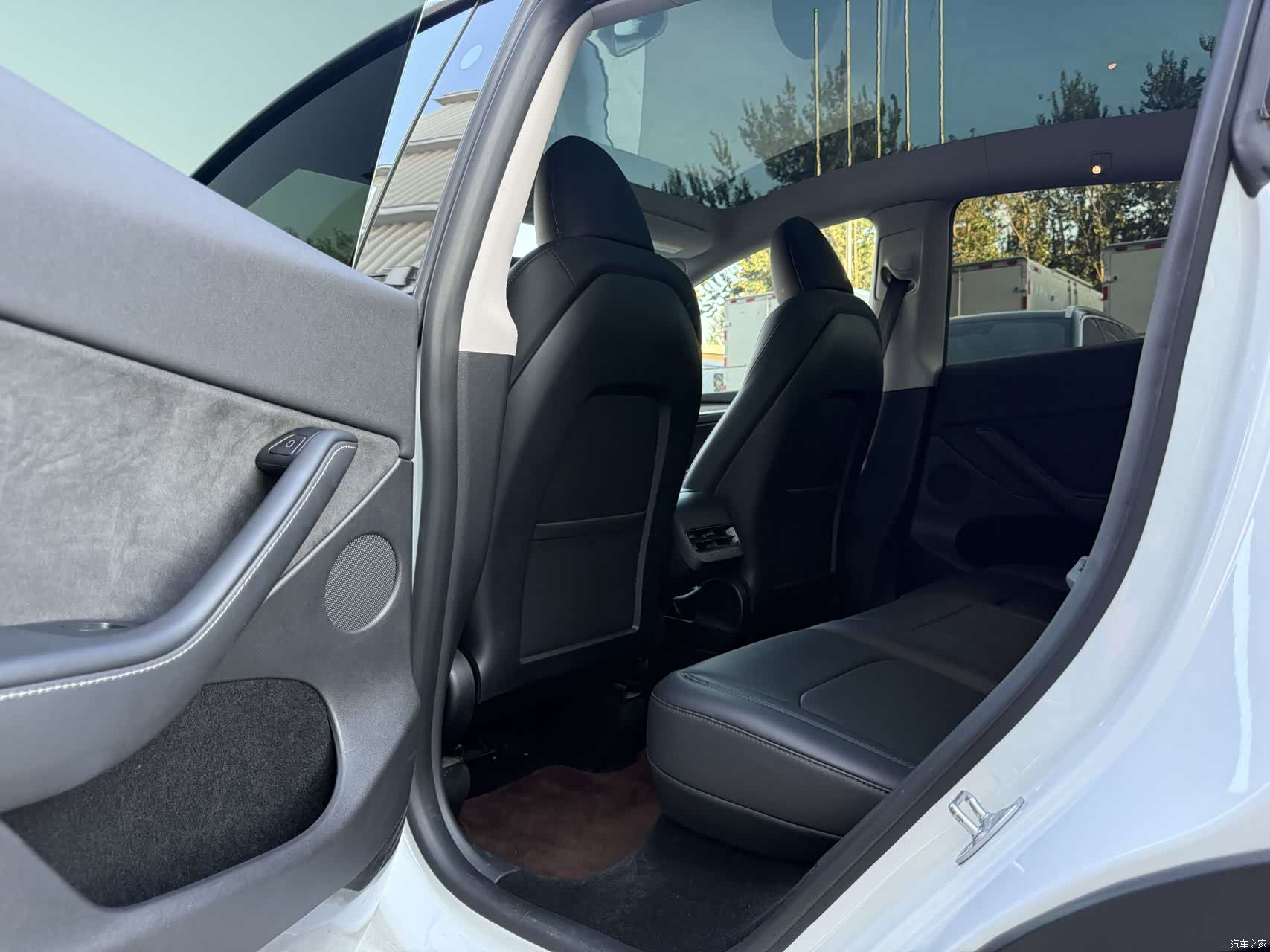 Tesla Model Y, 2024 9