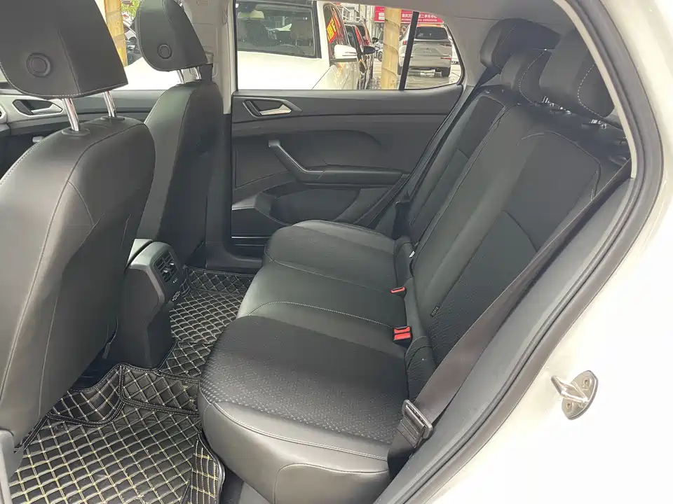 Volkswagen Exploring the shadow