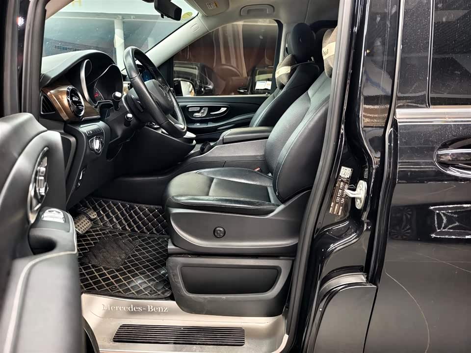 Mercedes-Benz V-class