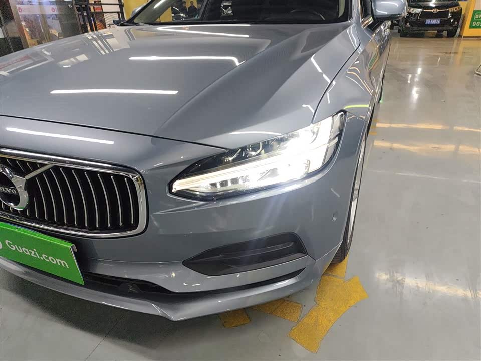 Volvo S90
