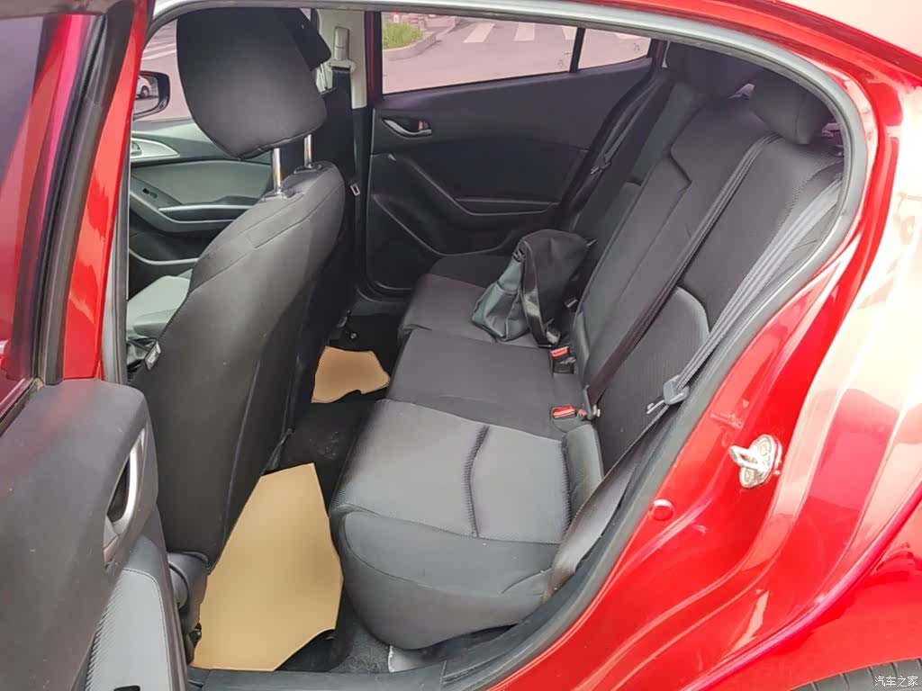 Mazda Mazda3, 2017 13