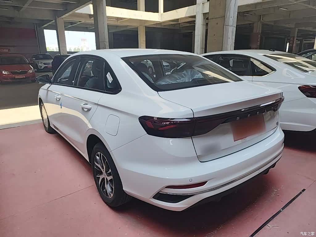 Geely Emgrand, 2026 все фото