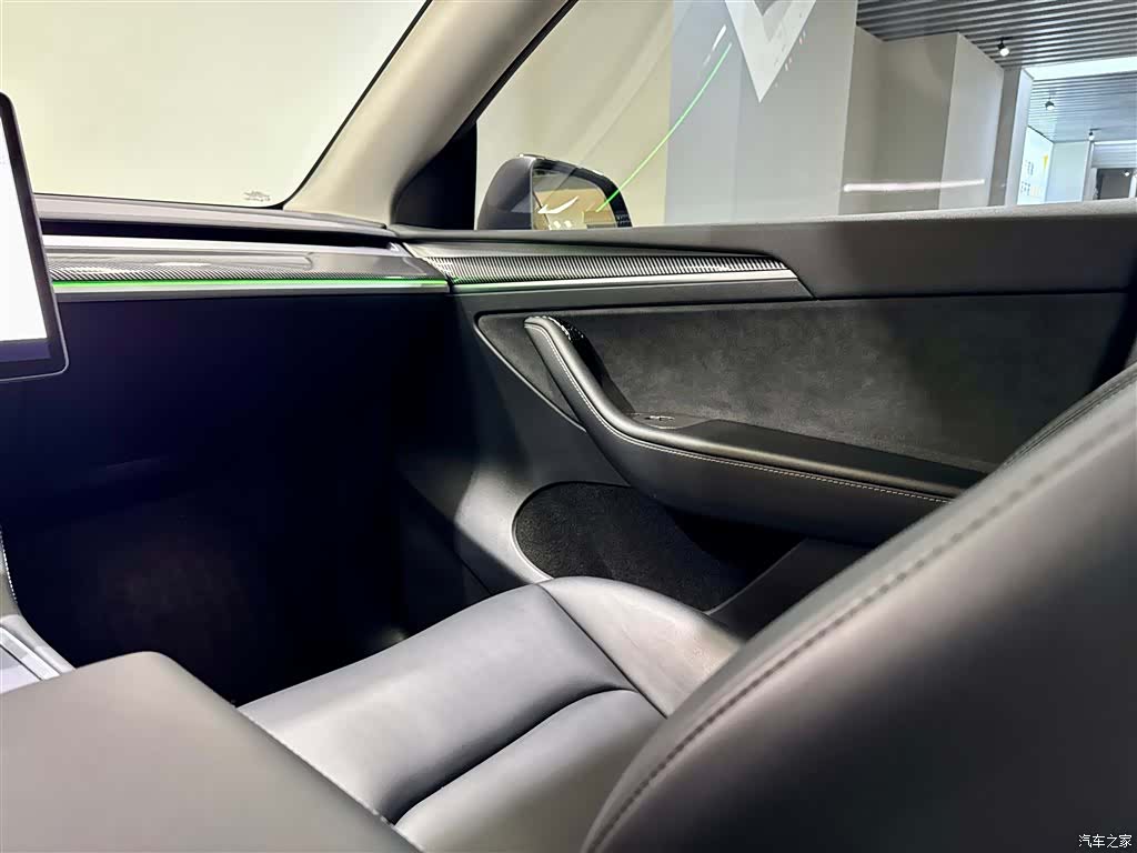 Tesla Model Y, 2024 26