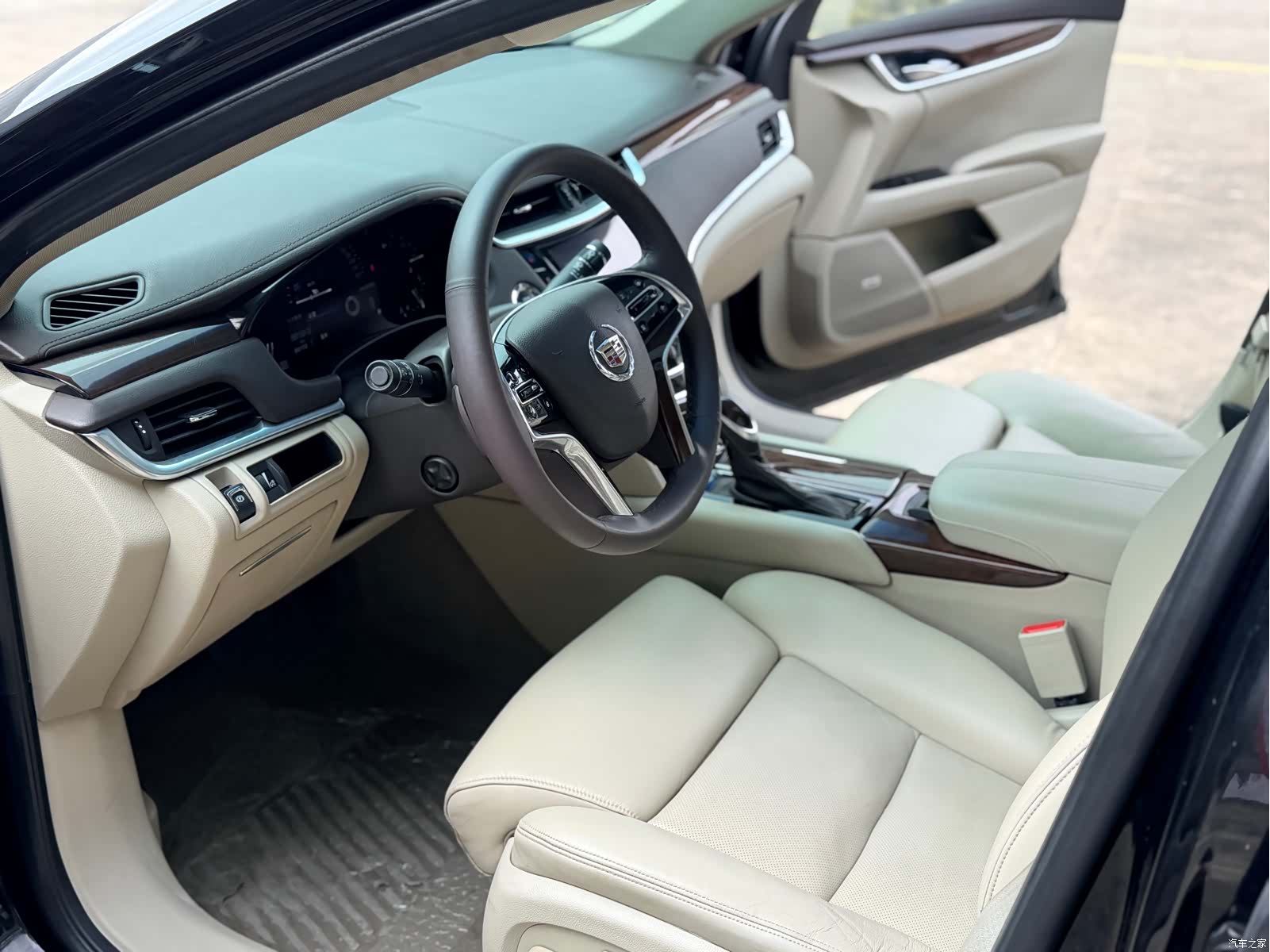 Cadillac XTS, 2013 10