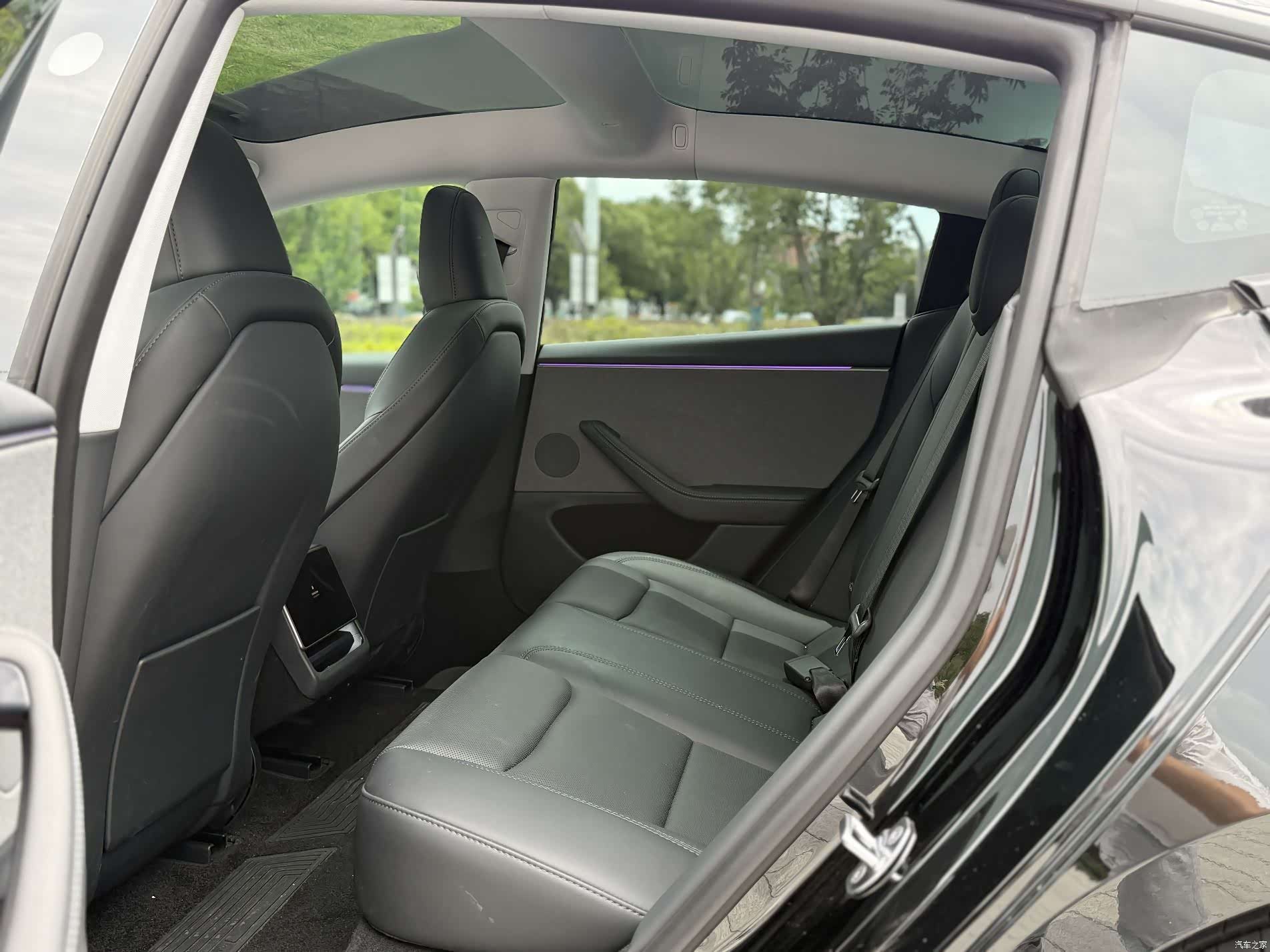 Tesla Model 3, 2025 17