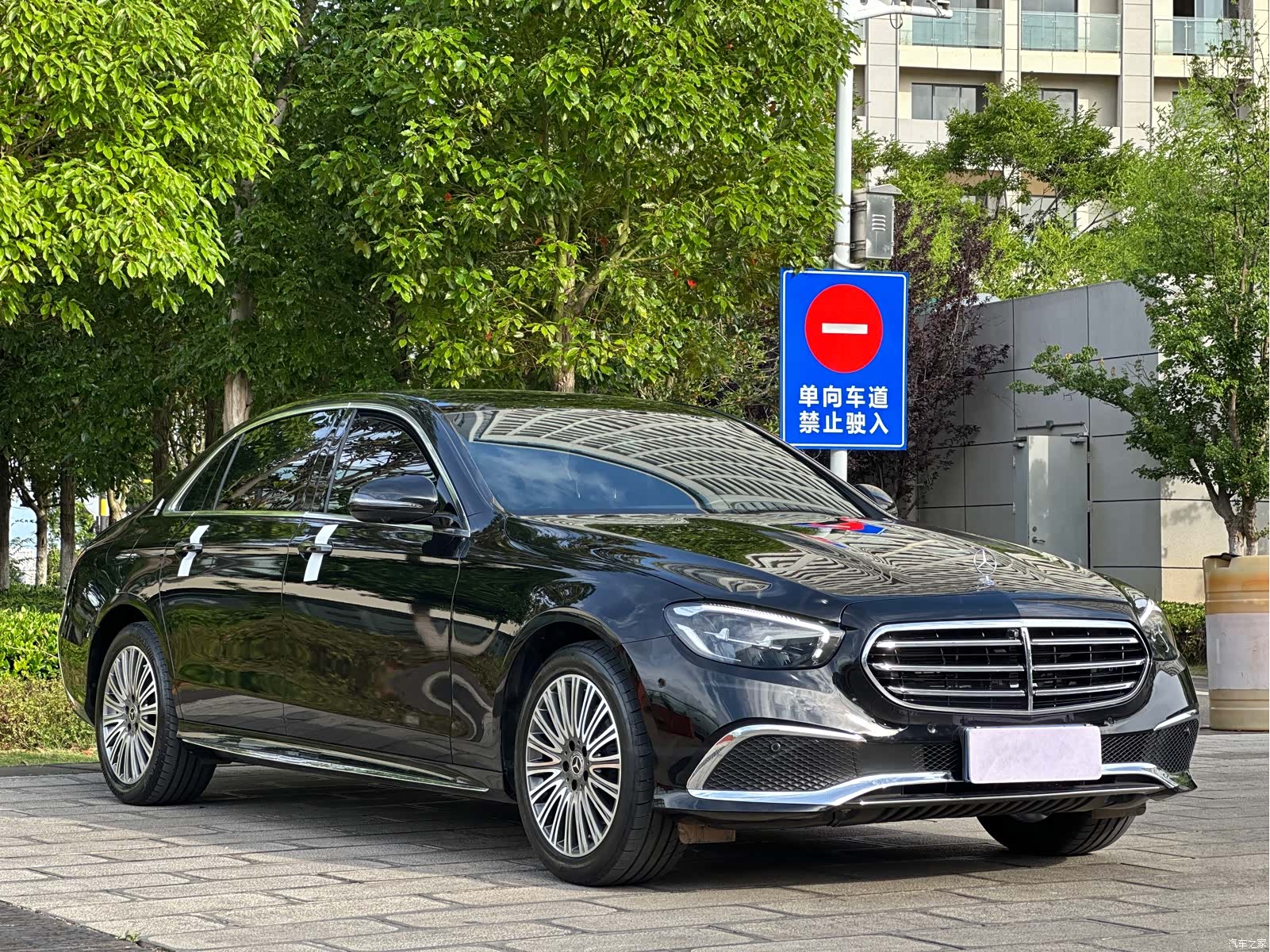 Mercedes-Benz E-Class, 2022 3
